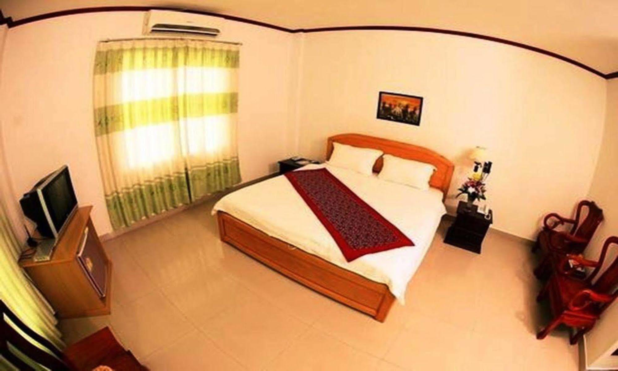 Douangpraseuth Hotel Vientiane Exterior photo