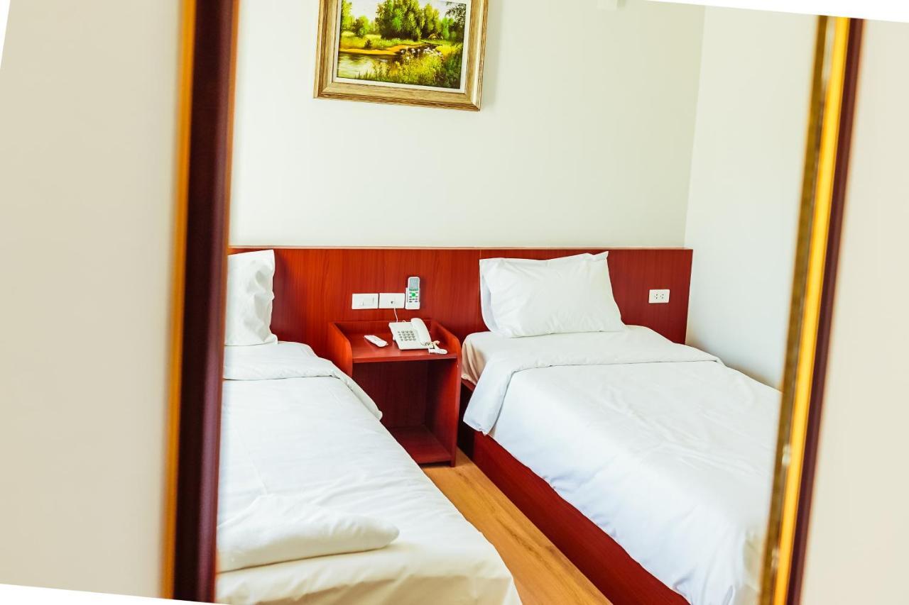 Douangpraseuth Hotel Vientiane Exterior photo